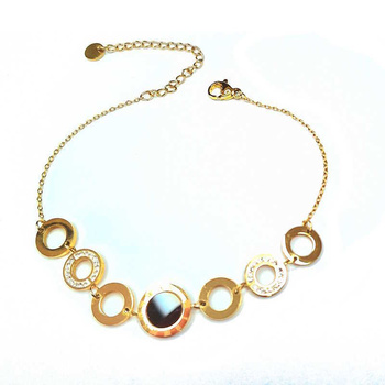 Bransoletka stal chirurgiczna kółko z czarnym emaliowanym wypełnieniem i kółeczkami ażurowymi z cyrkonią pozłacna 18k złotem