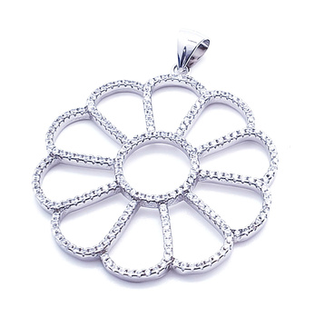 Srebrna zawieszka kwiatek z cyrkoniami pr 0,925